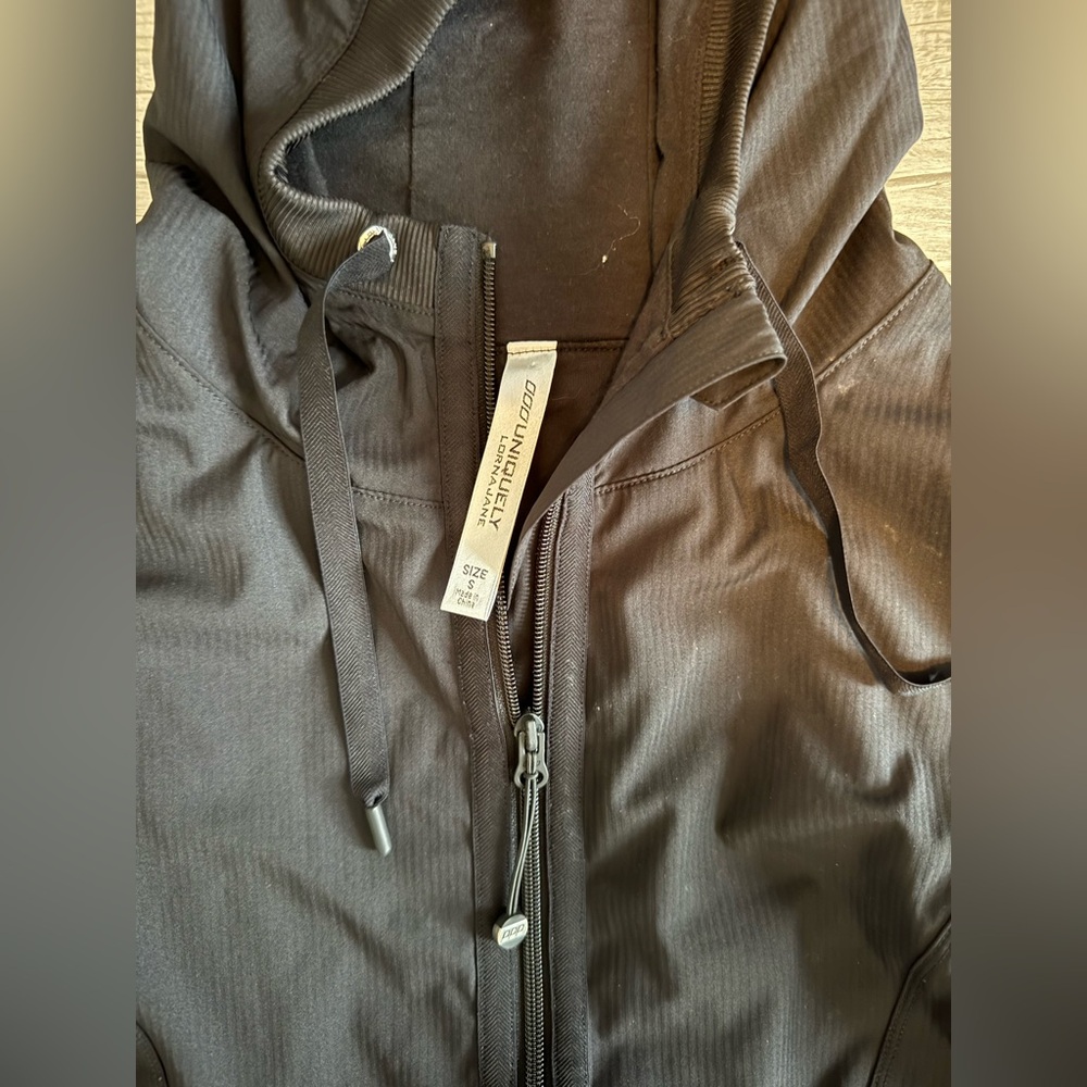 Small black active jacket - Picture 2 of 5